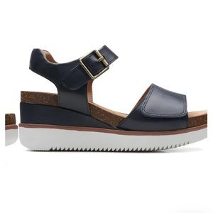 Clarks NWT Lizby Strap navy sandals size 7